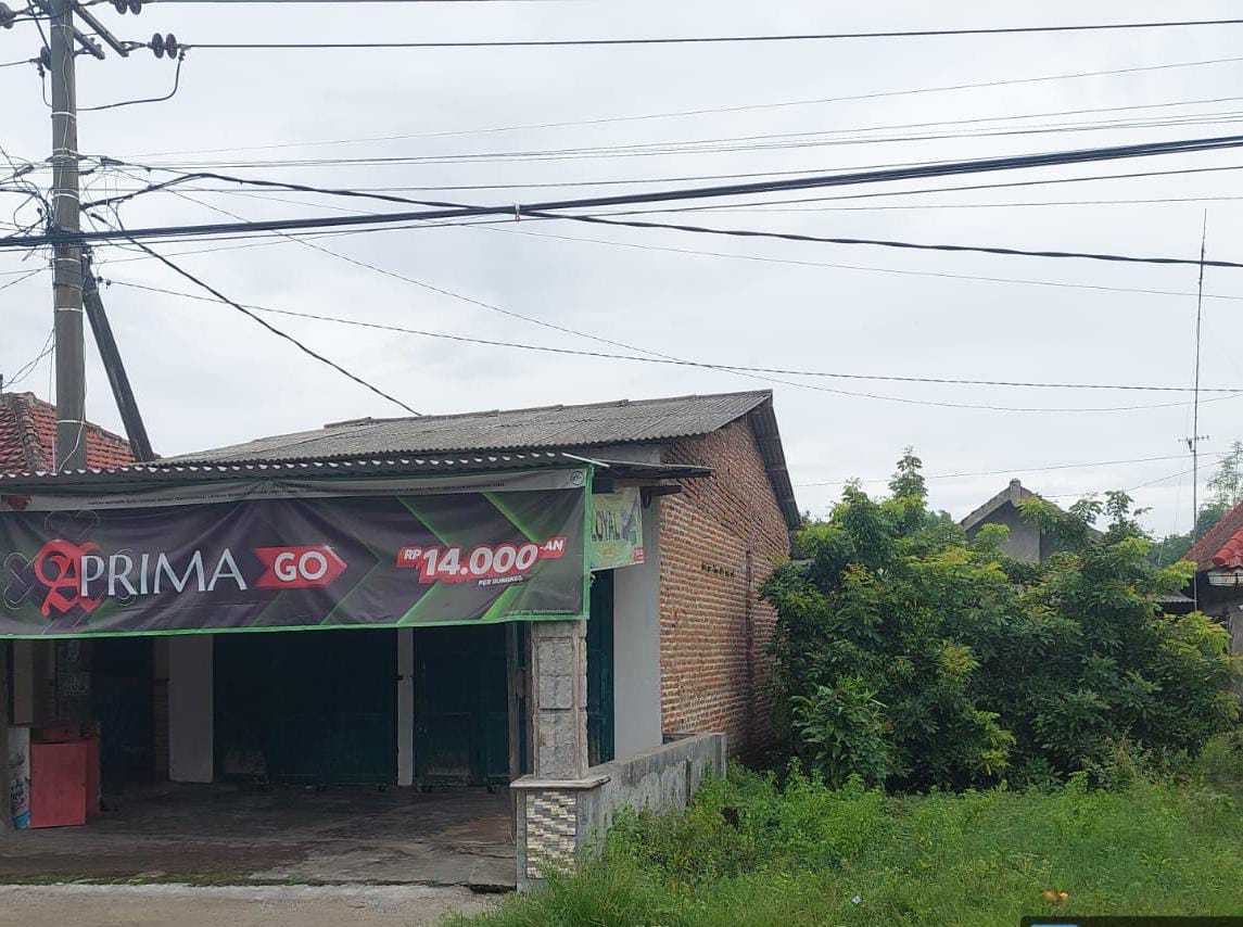 Rumah Pinggir Jalan Utama Kesamben